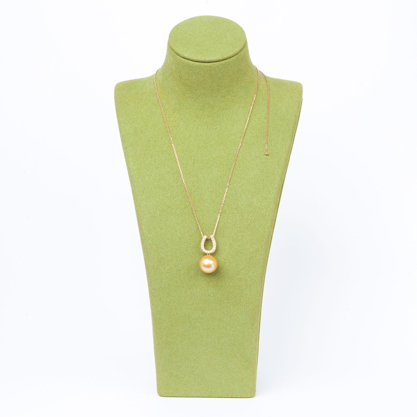 NOVI Jewelry 18K gold pendant with 12.6 mm golden South Sea pearl and 0.20 ct natural diamonds, luxury fine jewelry.
