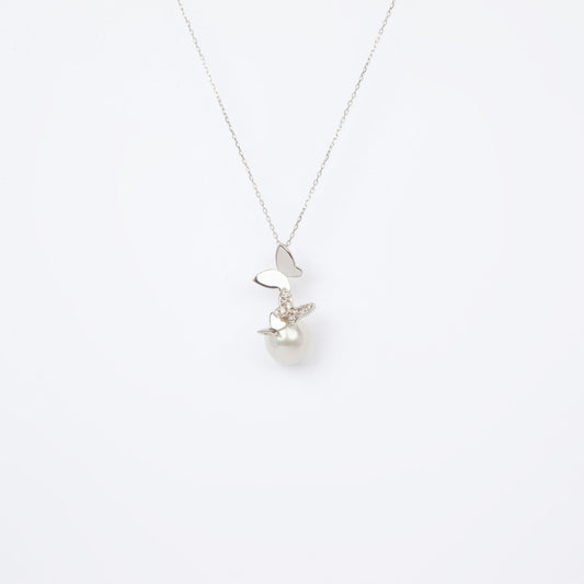 NOVI Jewelry 18K white gold necklace with 7 mm South Sea pearl and 0.06 ct natural diamonds, elegant pearl pendant.