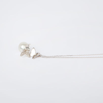 NOVI Jewelry 18K white gold necklace with 7 mm South Sea pearl and 0.06 ct natural diamonds, elegant pearl pendant.