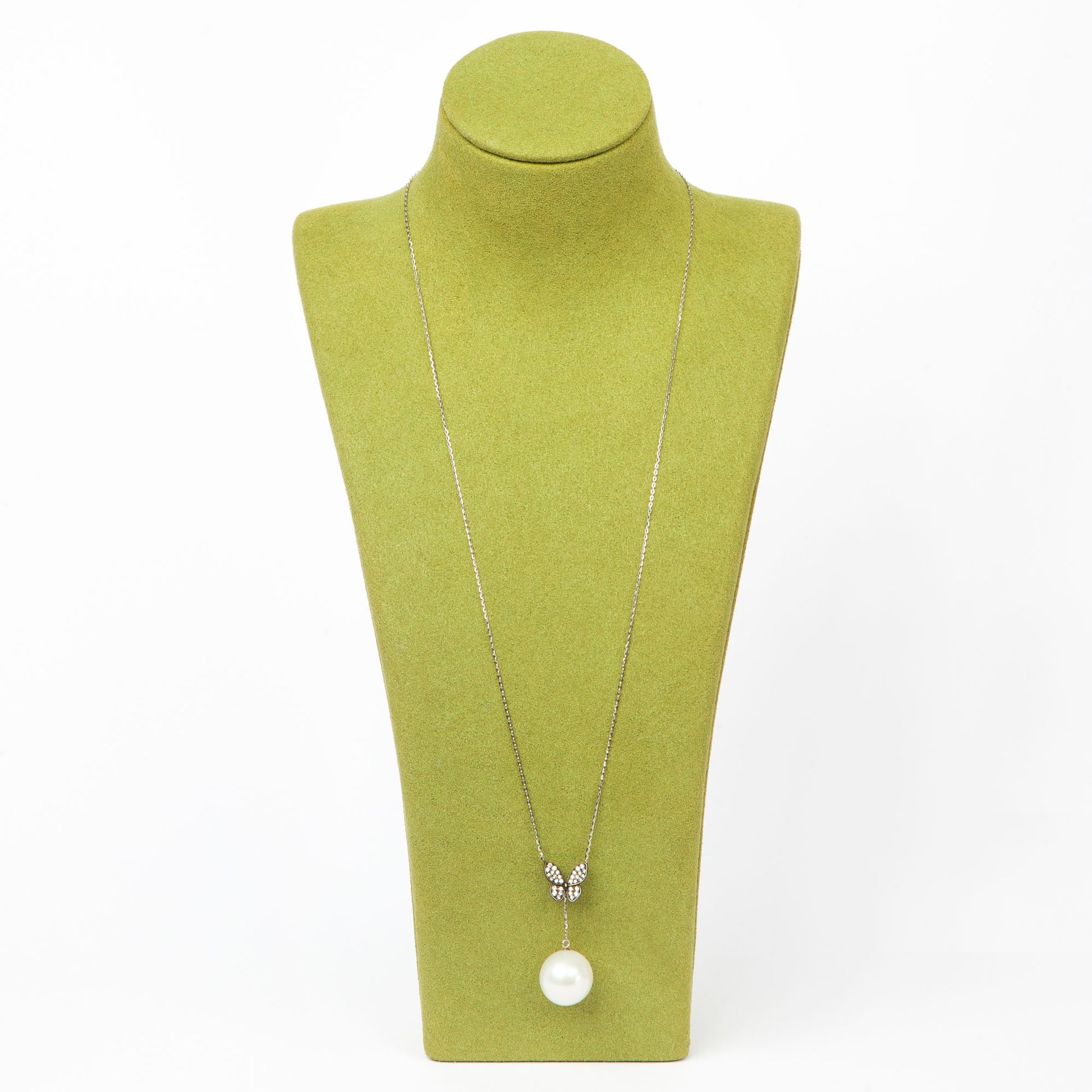 NOVI Jewelry 18K white gold necklace with 14 mm South Sea pearl and 0.21 ct diamonds, elegant butterfly pearl pendant.