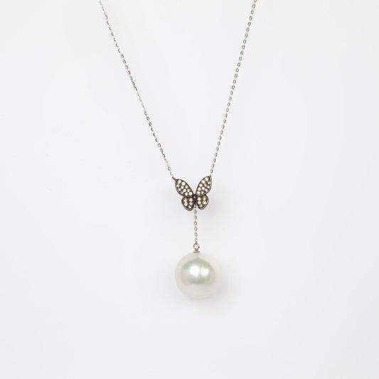 NOVI Jewelry 18K white gold necklace with 14 mm South Sea pearl and 0.21 ct diamonds, elegant butterfly pearl pendant.
