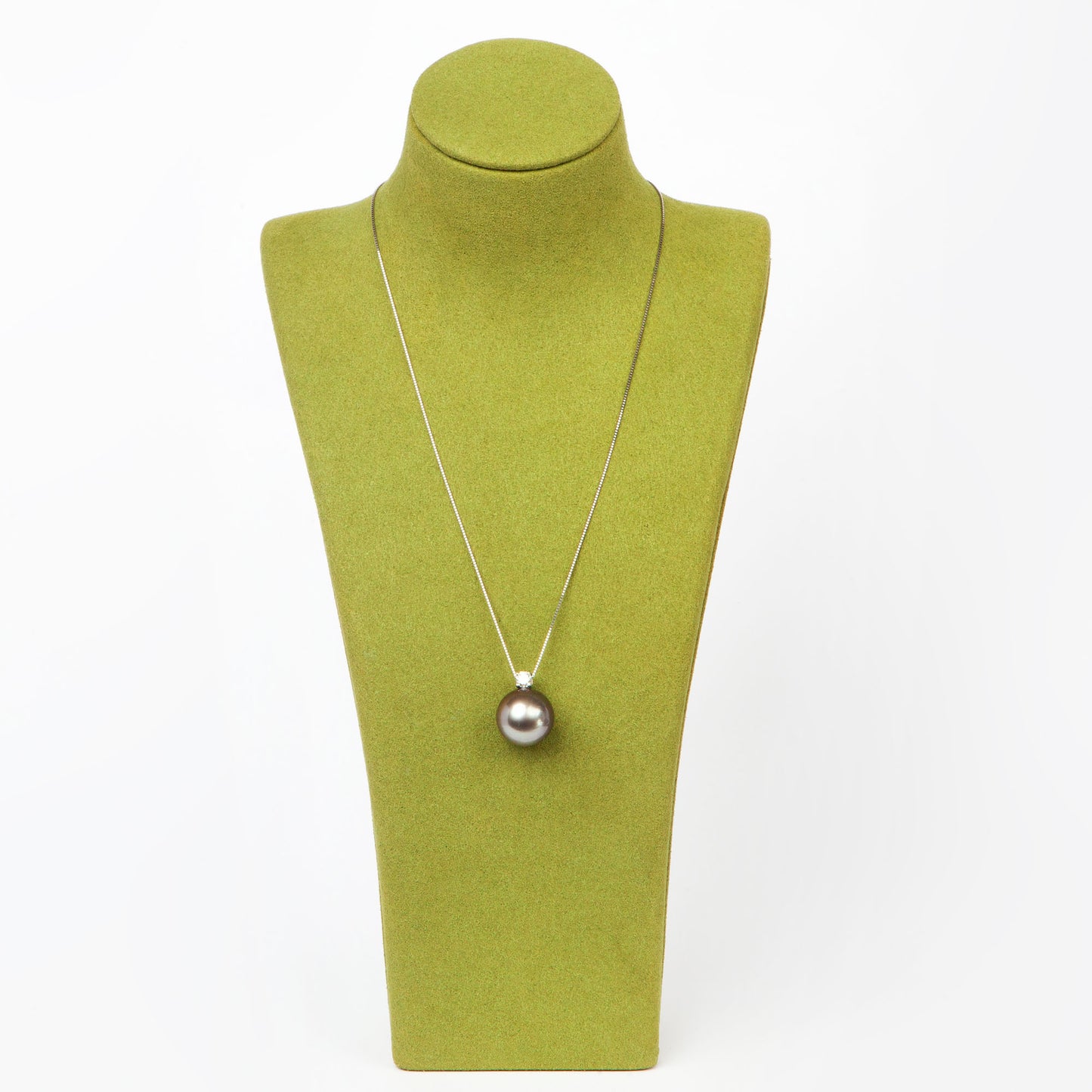 NOVI Jewelry platinum PT900/850 necklace with 15 mm Japanese pearl and 0.3 ct G VS2 diamond, CGL certified luxury pearl pendant.