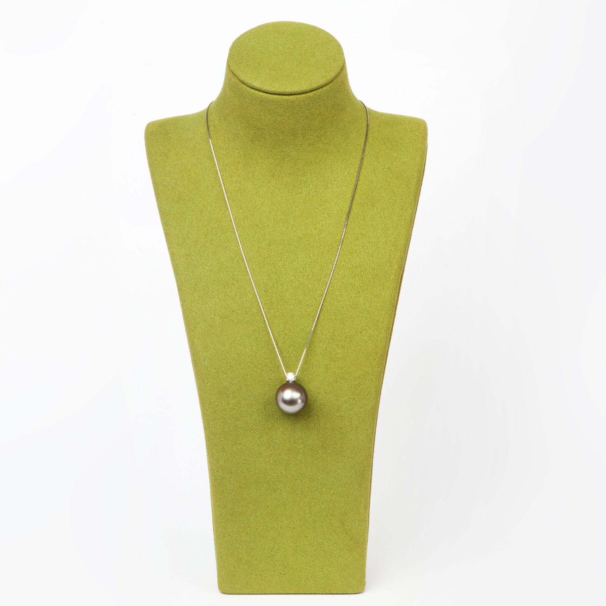NOVI Jewelry platinum PT900/850 necklace with 15 mm Japanese pearl and 0.3 ct G VS2 diamond, CGL certified luxury pearl pendant.