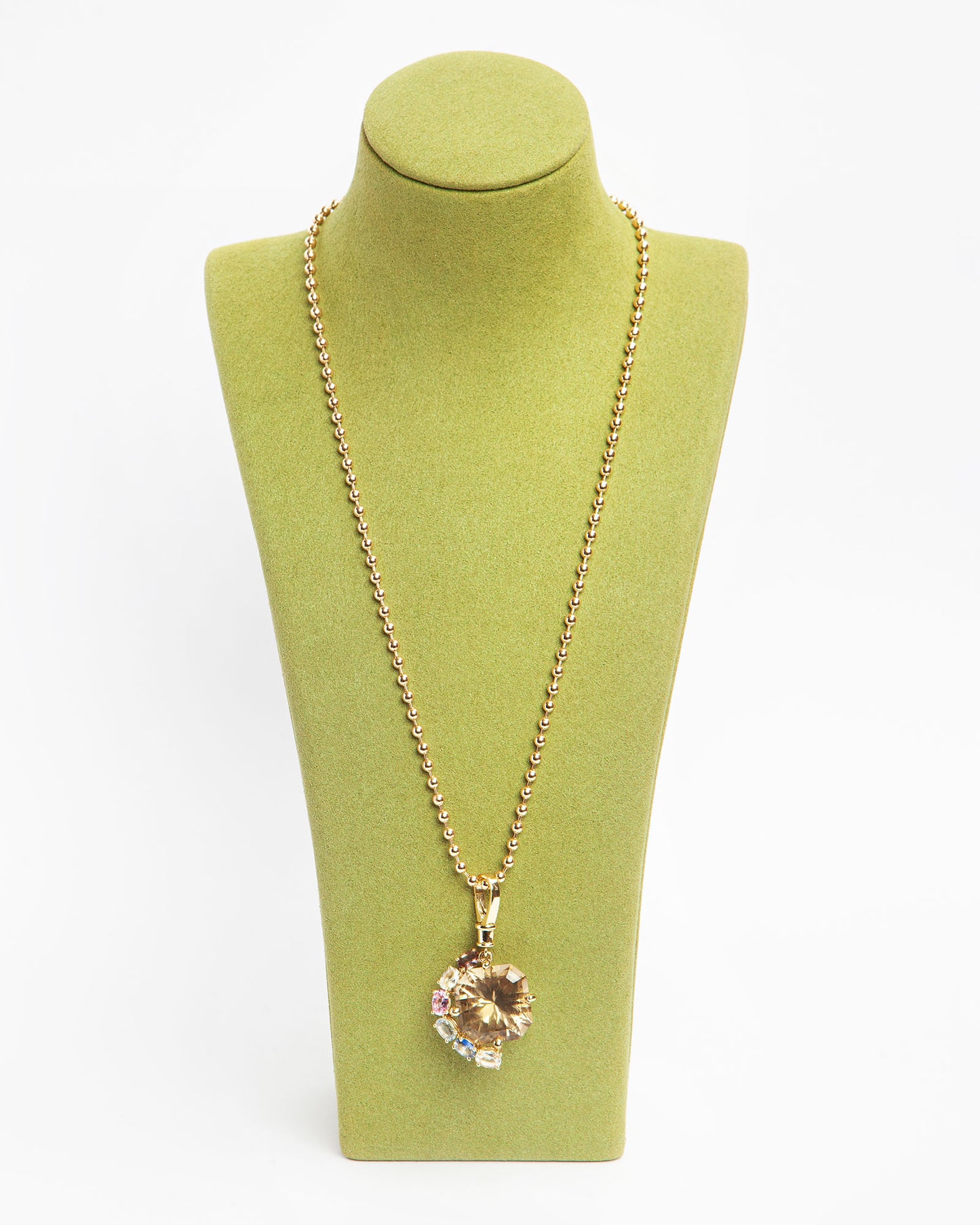 NOVI Jewelry 18K yellow gold pendant with 20.46 ct natural quartz and 3.06 ct multicolor sapphires, Sri Lanka origin, oval cut, total 23.62 ct, statement gemstone pendant.