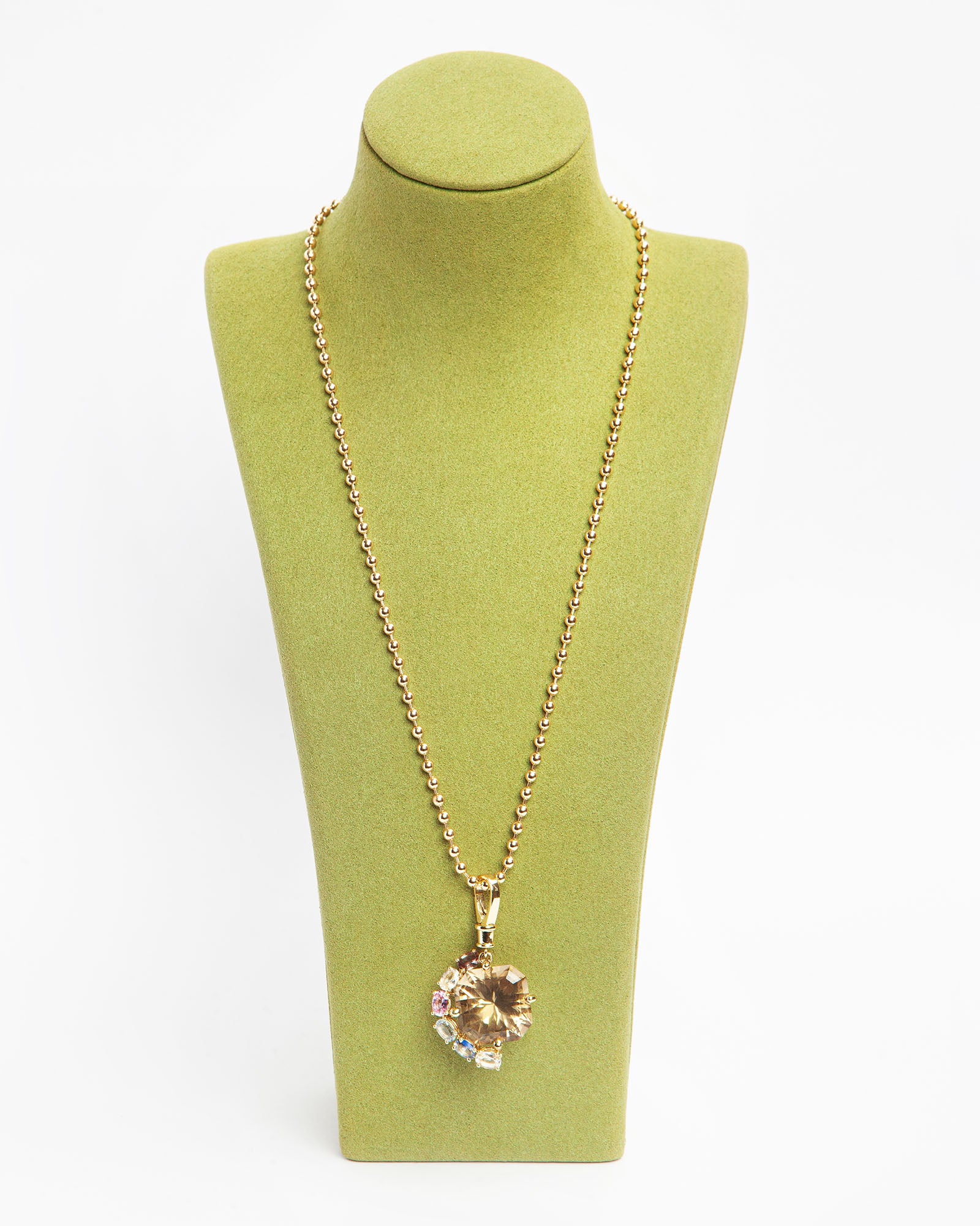 NOVI Jewelry 18K yellow gold pendant with 20.46 ct natural quartz and 3.06 ct multicolor sapphires, Sri Lanka origin, oval cut, total 23.62 ct, statement gemstone pendant.