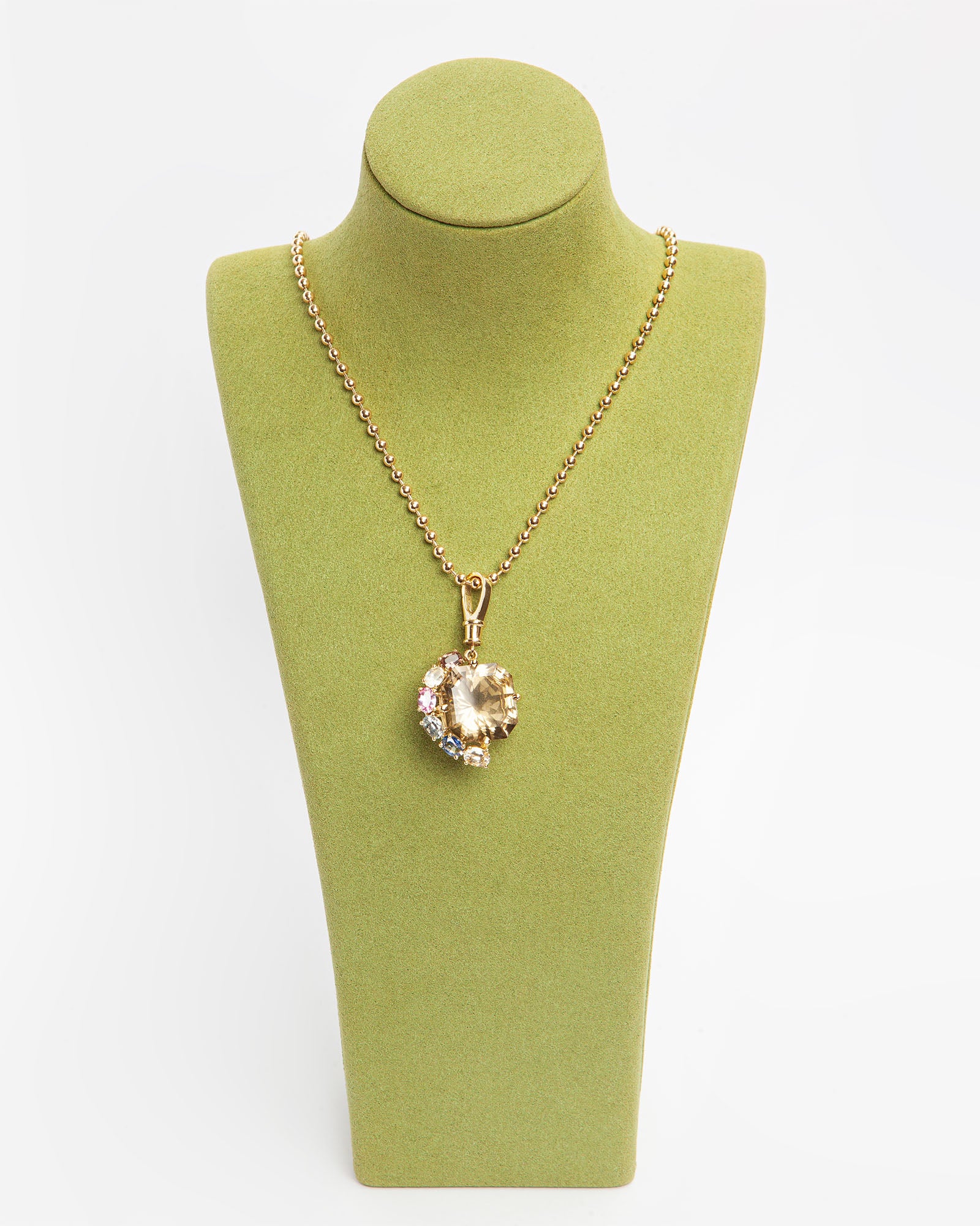NOVI Jewelry 18K yellow gold pendant with 20.46 ct natural quartz and 3.06 ct multicolor sapphires, Sri Lanka origin, oval cut, total 23.62 ct, statement gemstone pendant.
