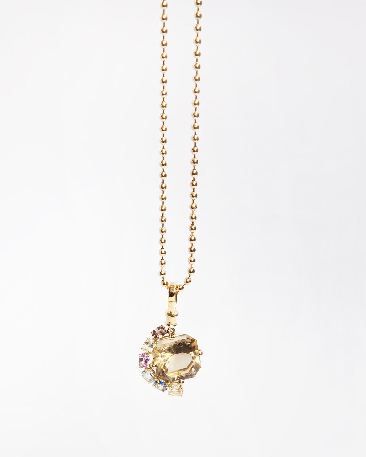 NOVI Jewelry 18K yellow gold pendant with 20.46 ct natural quartz and 3.06 ct multicolor sapphires, Sri Lanka origin, oval cut, total 23.62 ct, statement gemstone pendant.
