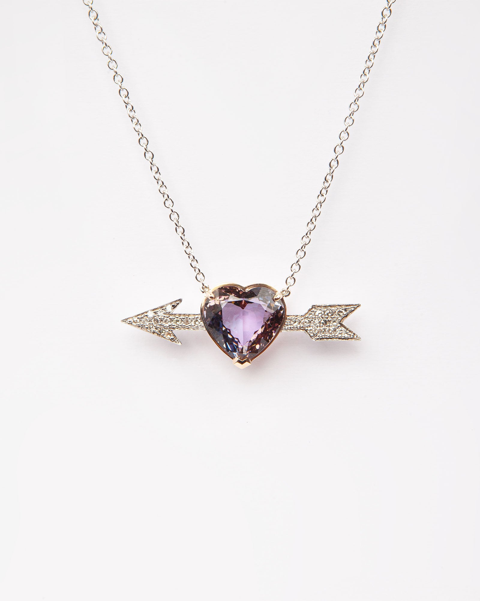 NOVI Jewelry gold pendant with 10.99 ct natural heart-shaped tanzanite, AIGS certified, accented with pavé diamonds, jewelry weight 10 g, gold weight 7.7 g, romantic statement pendant.