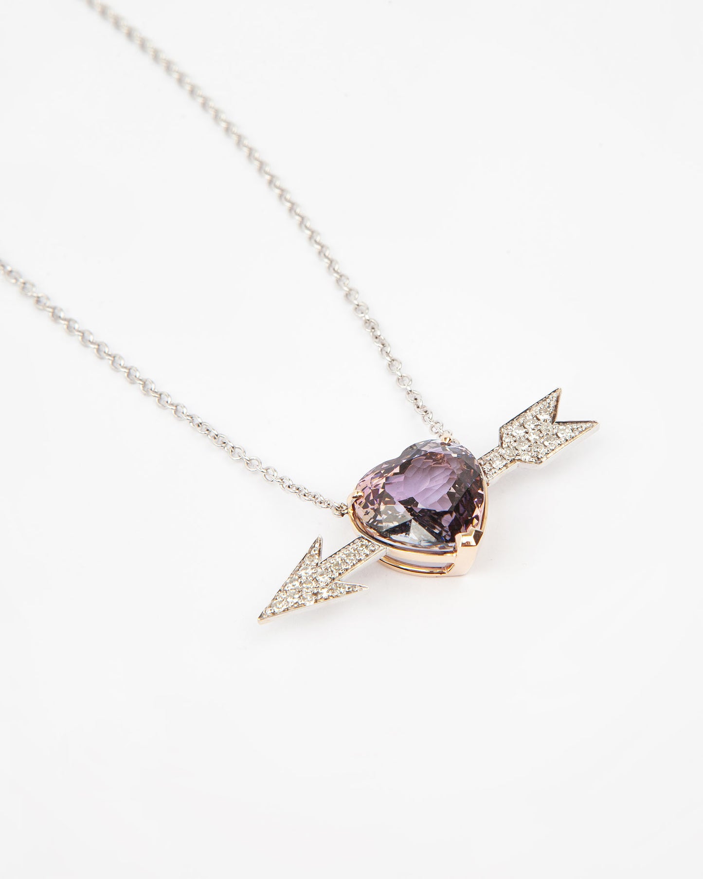 NOVI Jewelry gold pendant with 10.99 ct natural heart-shaped tanzanite, AIGS certified, accented with pavé diamonds, jewelry weight 10 g, gold weight 7.7 g, romantic statement pendant.