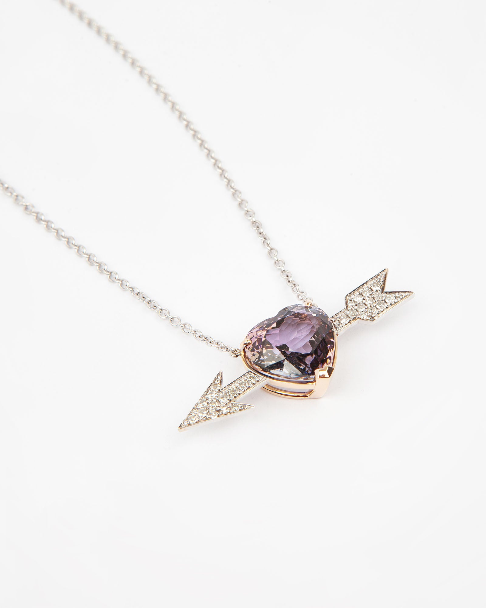 NOVI Jewelry gold pendant with 10.99 ct natural heart-shaped tanzanite, AIGS certified, accented with pavé diamonds, jewelry weight 10 g, gold weight 7.7 g, romantic statement pendant.