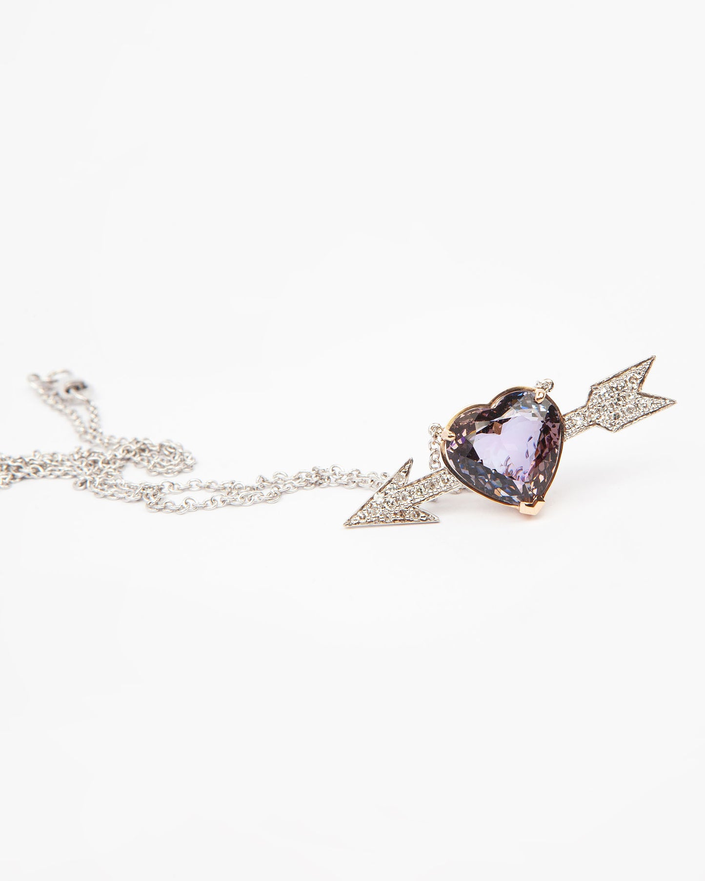 NOVI Jewelry gold pendant with 10.99 ct natural heart-shaped tanzanite, AIGS certified, accented with pavé diamonds, jewelry weight 10 g, gold weight 7.7 g, romantic statement pendant.