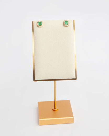 NOVI Jewelry stud earrings with 1.50 ct natural green emeralds and 0.12 ct diamonds, ALGT certified, jewelry weight 4.5 g, gold weight 4.3 g, elegant gemstone earrings.