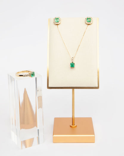 NOVI Jewelry stud earrings with 1.50 ct natural green emeralds and 0.12 ct diamonds, ALGT certified, jewelry weight 4.5 g, gold weight 4.3 g, elegant gemstone earrings.