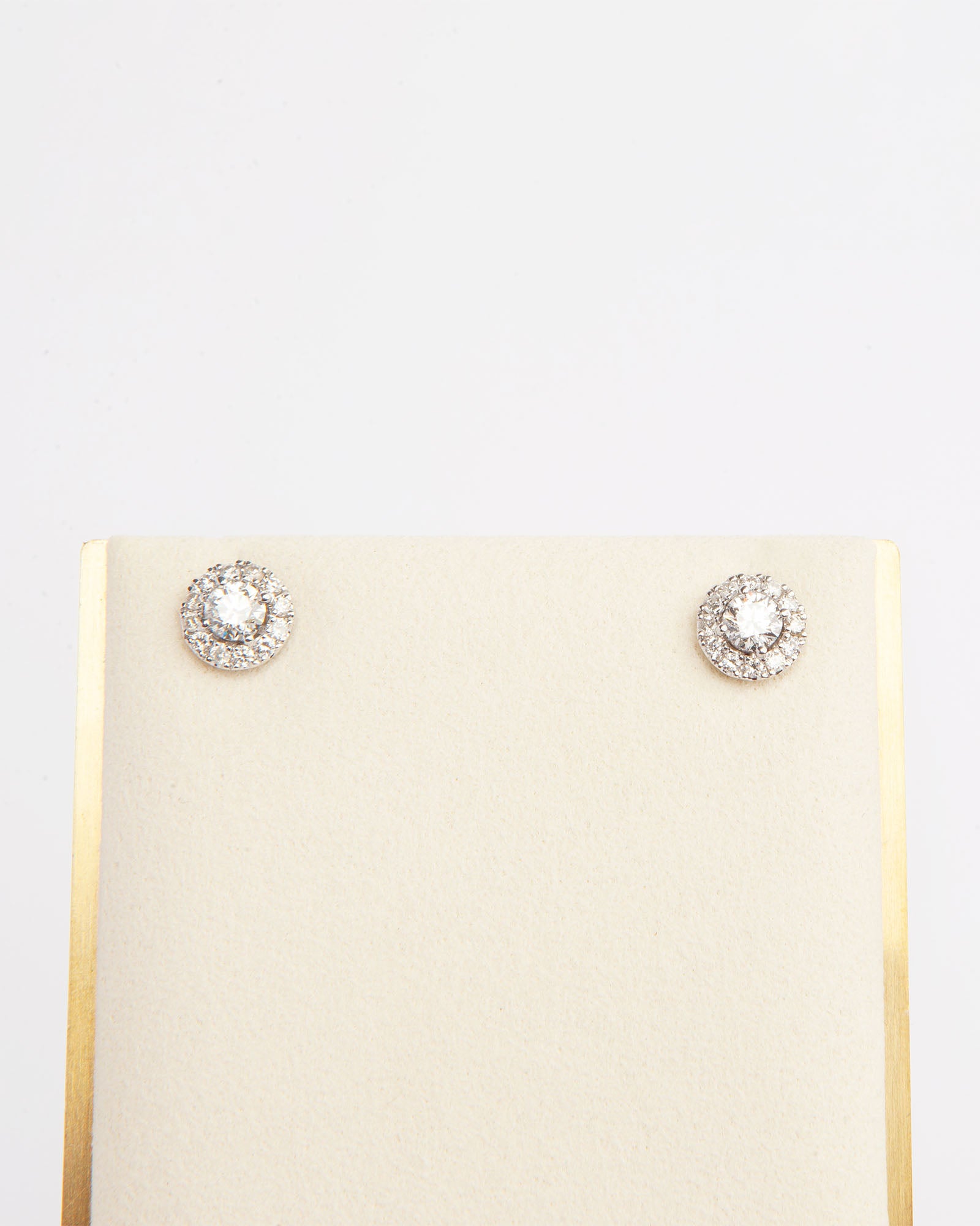 NOVI Jewelry halo stud earrings with 0.60 ct D/E color natural diamonds, IF/VVS2, IGI certified, jewelry weight 3.4 g, gold weight 3.3 g, round brilliant cut diamond earrings.