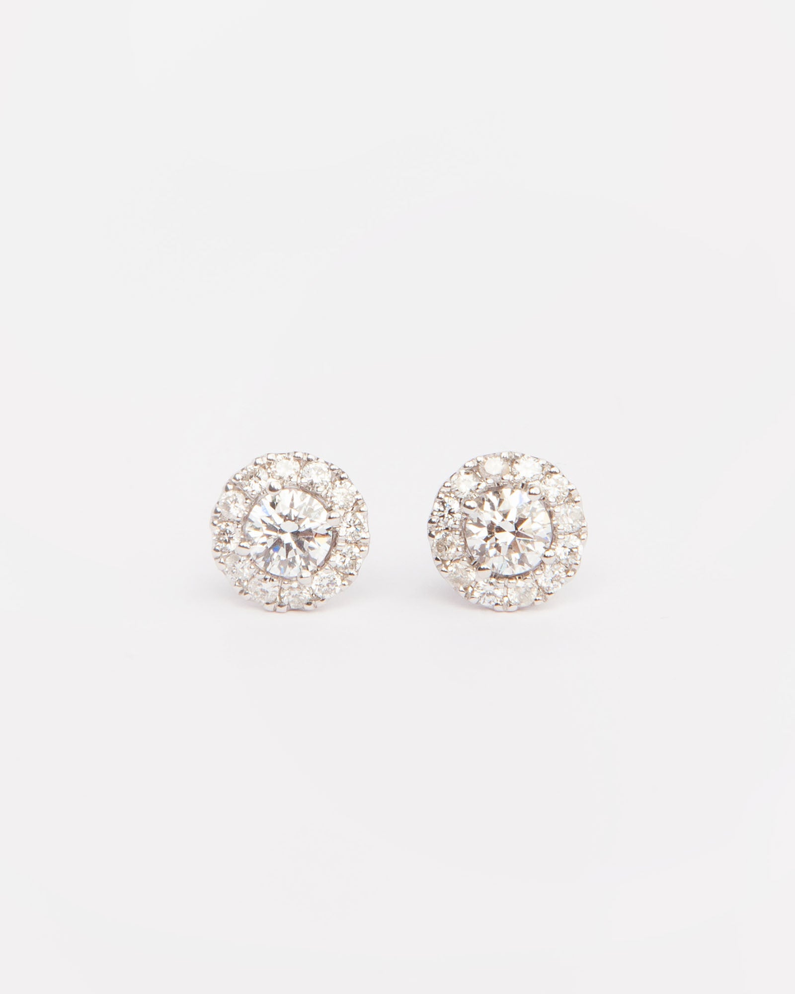NOVI Jewelry halo stud earrings with 0.60 ct D/E color natural diamonds, IF/VVS2, IGI certified, jewelry weight 3.4 g, gold weight 3.3 g, round brilliant cut diamond earrings.