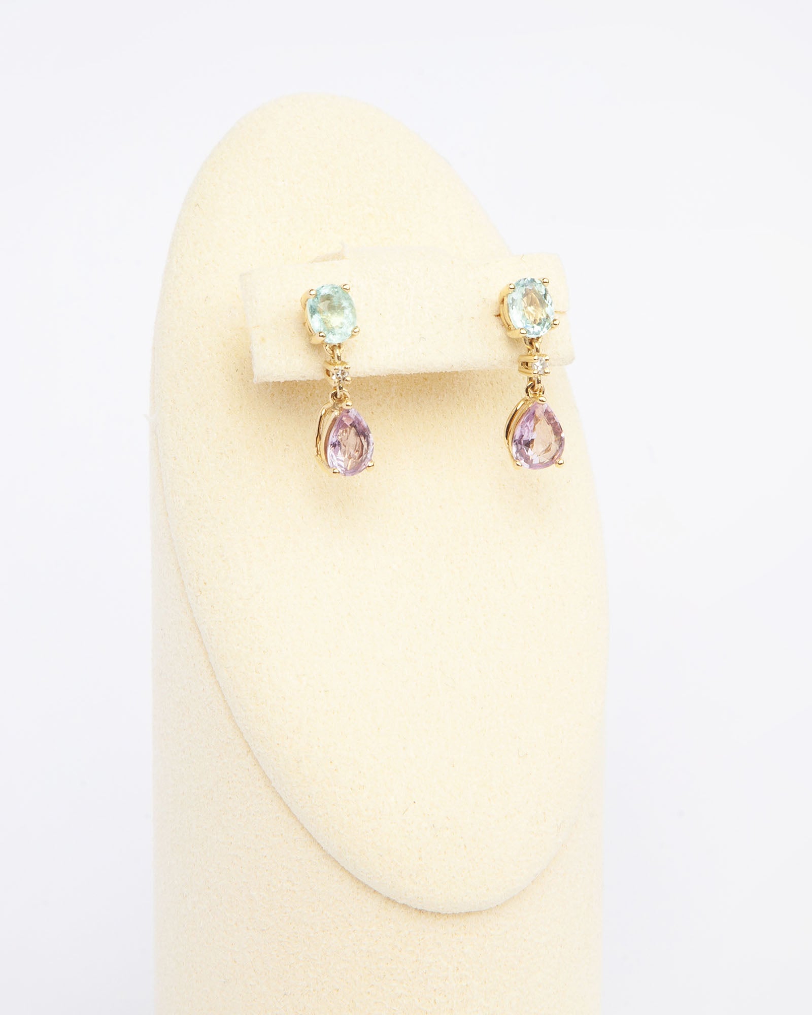 NOVI Jewelry 18K gold earrings with 2.17 ct natural pink sapphires, Paraiba tourmalines and diamonds, IGE certified luxury gemstone earrings.