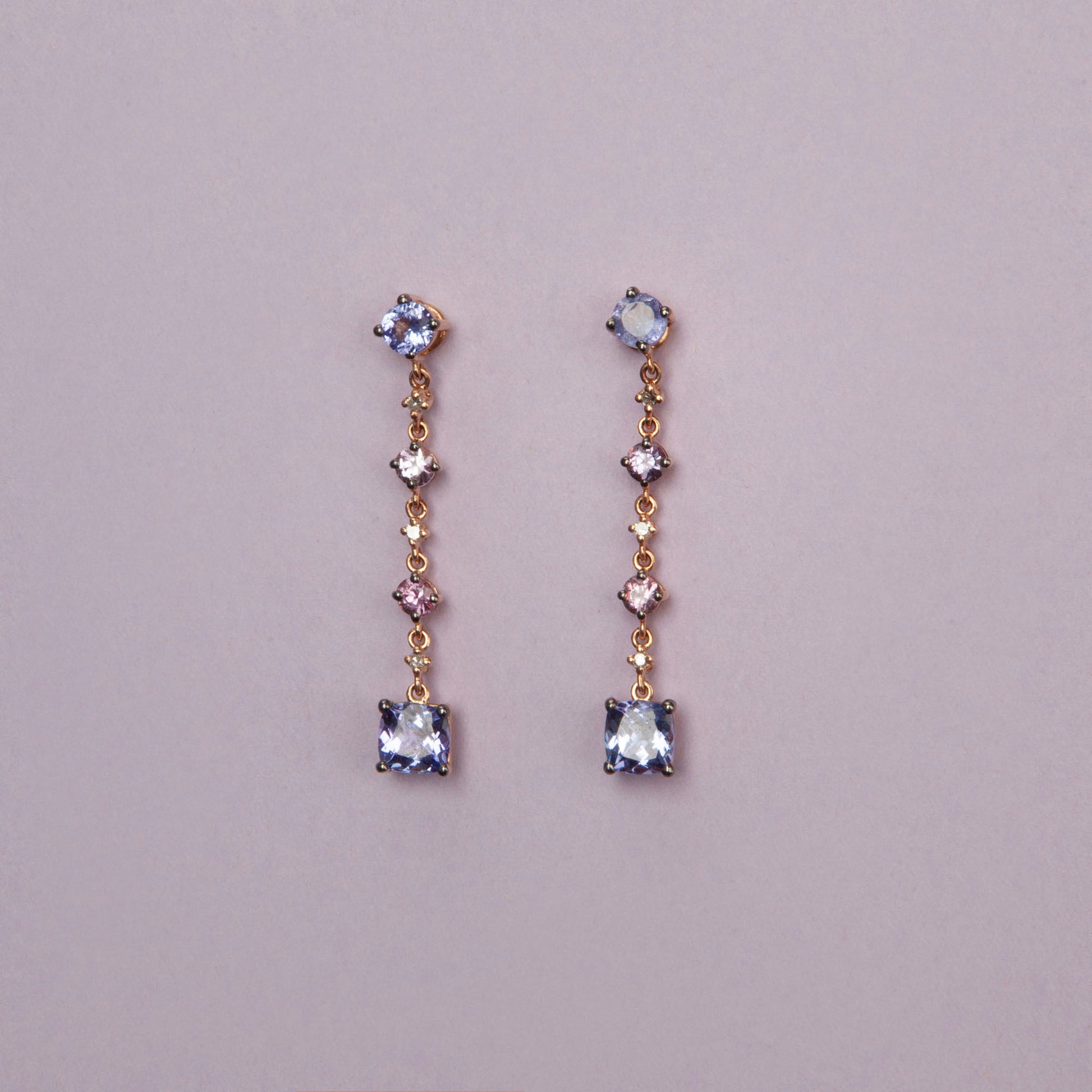 Drop earrings in 18K rose gold featuring 2.833 ct total weight of blue and pink sapphires, and round-cut diamonds.