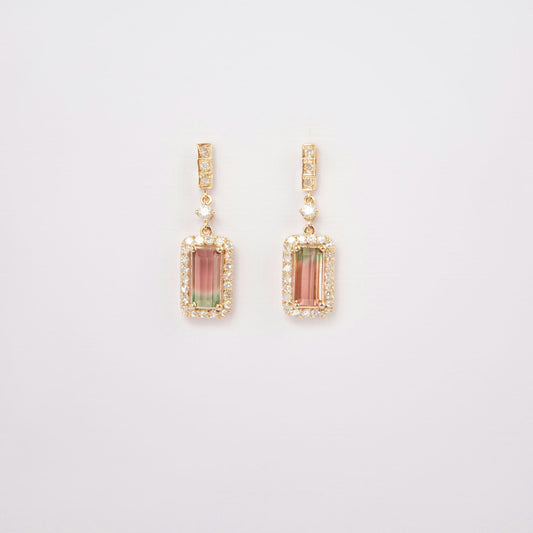 Earrings in 18K gold featuring 8.8 × 4.2 mm tourmalines and 54 natural diamonds totaling 0.617 ct.