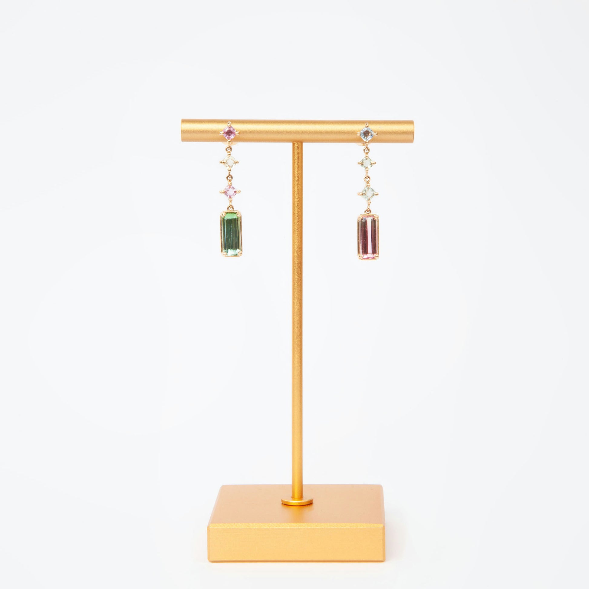 Earrings in 18K yellow gold featuring bi-color watermelon tourmaline 3.905 ct and pink sapphire 1.095 ct.