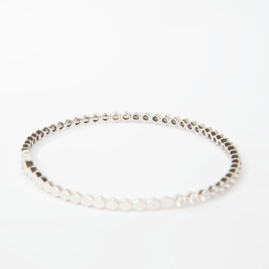 Diamond ring in 18K white gold featuring 0.85 ct round brilliant-cut diamonds set with 28 natural stones.