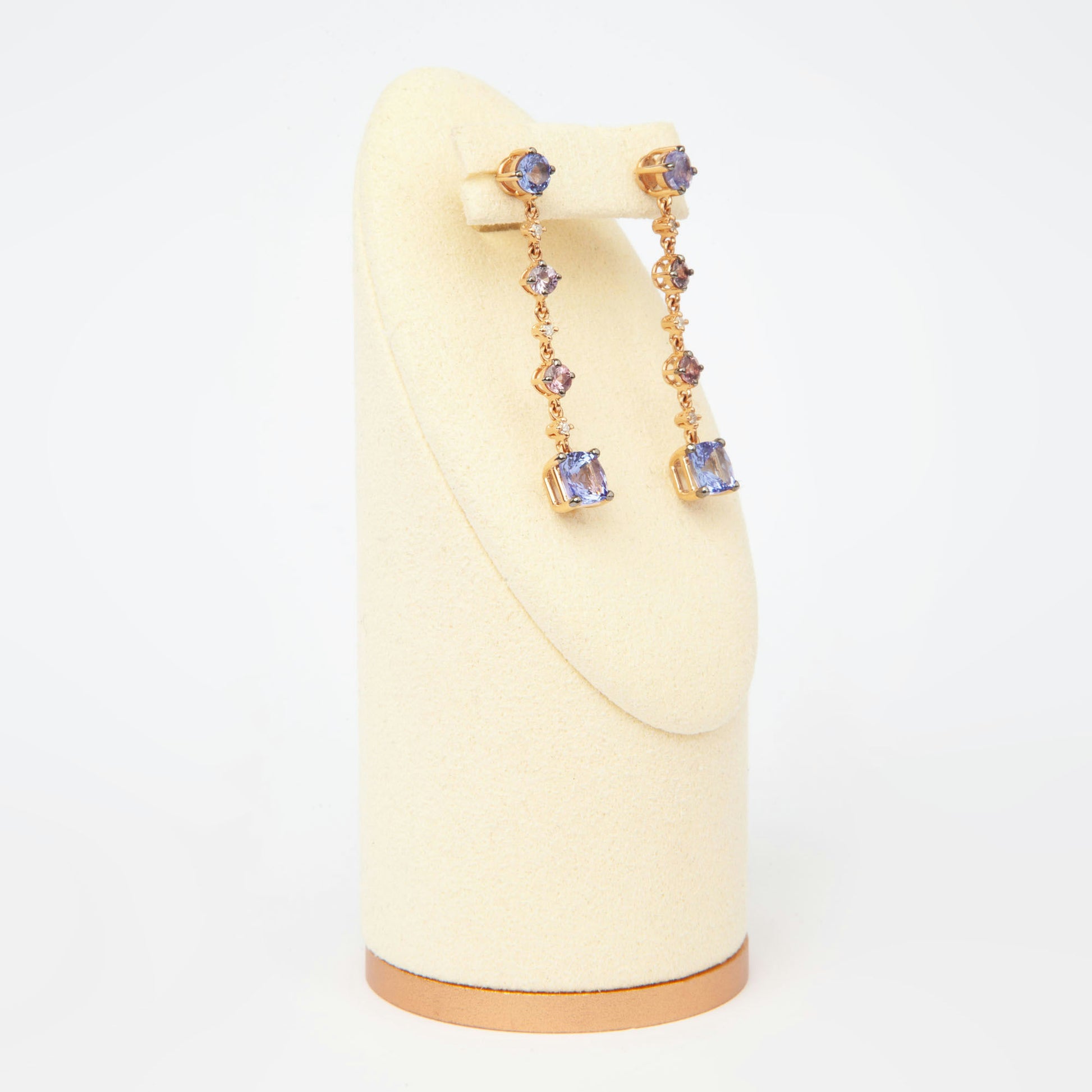 Drop earrings in 18K rose gold featuring 2.833 ct total weight of blue and pink sapphires, and round-cut diamonds.