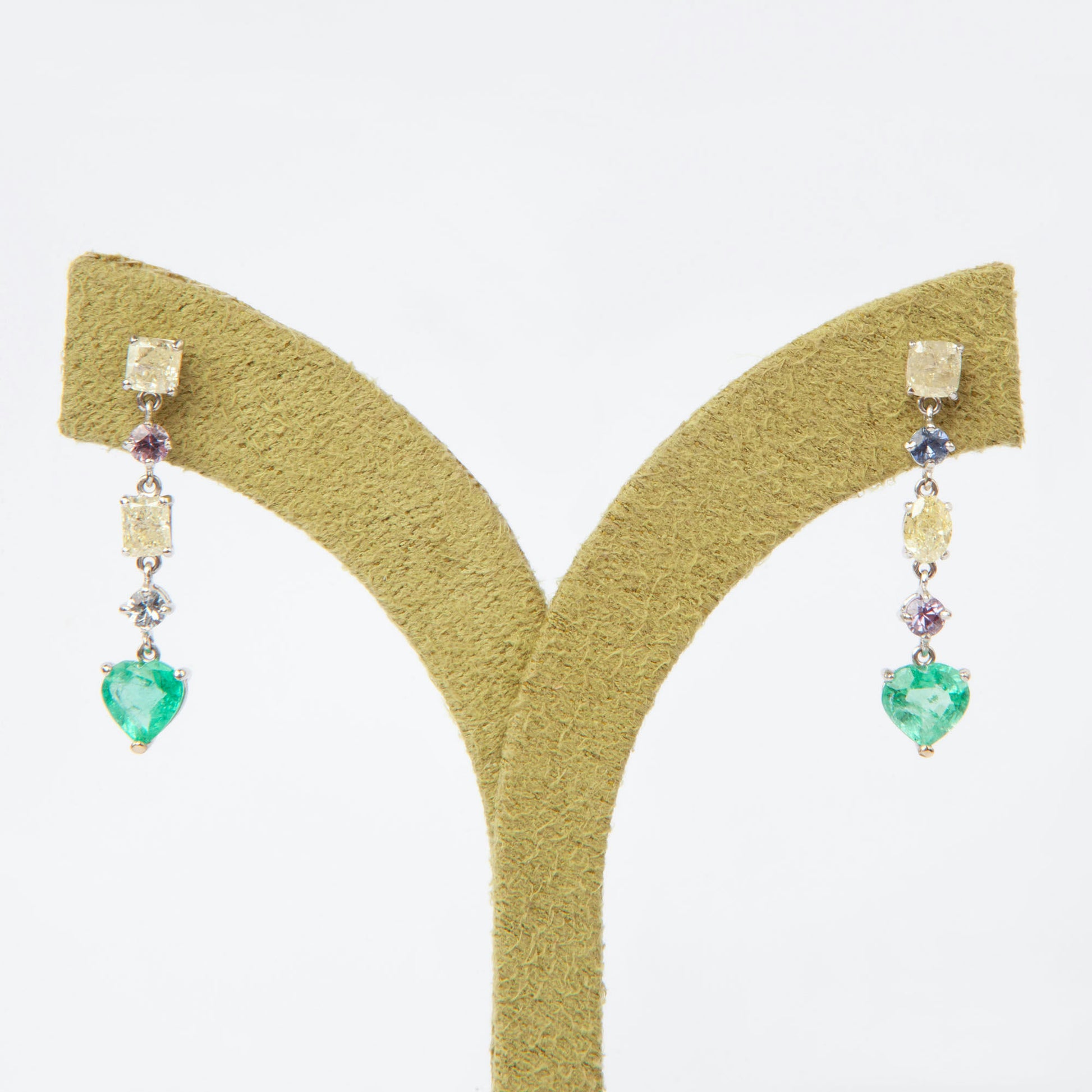 Drop earrings in 18K white gold featuring 1.669 ct heart-cut emeralds and 1.674 ct total diamonds and color sapphires.