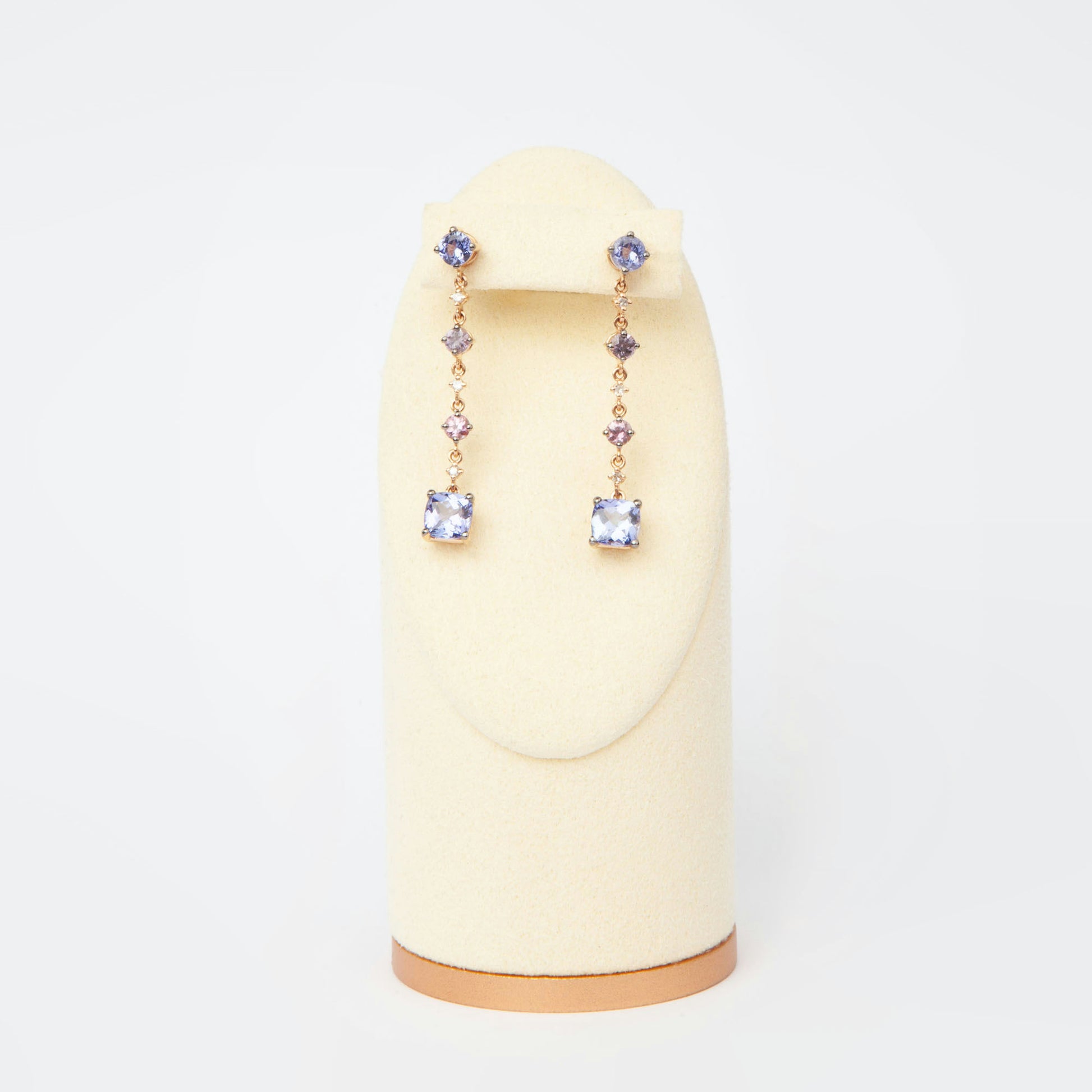 Drop earrings in 18K rose gold featuring 2.833 ct total weight of blue and pink sapphires, and round-cut diamonds.