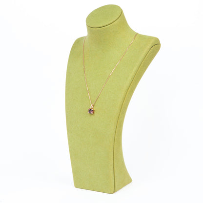 Pendant in gold featuring a natural purple spinel (1.98 ct) and four diamonds (0.04 ct) in an emerald step cut.