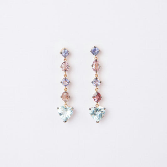 Long earrings in 18K yellow gold (750) featuring 1.038 ct light blue sapphires, 1.650 ct pink sapphire, and 3.046 ct aquamarine.