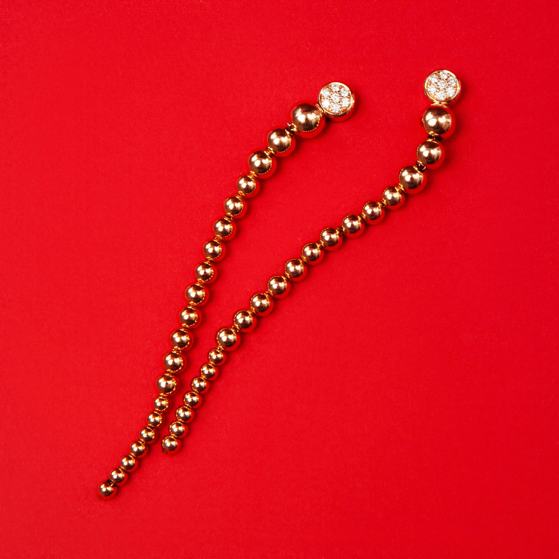 Long drop earrings in 18K pink gold featuring 14 natural diamonds totaling 0.20 ct and a beaded design.