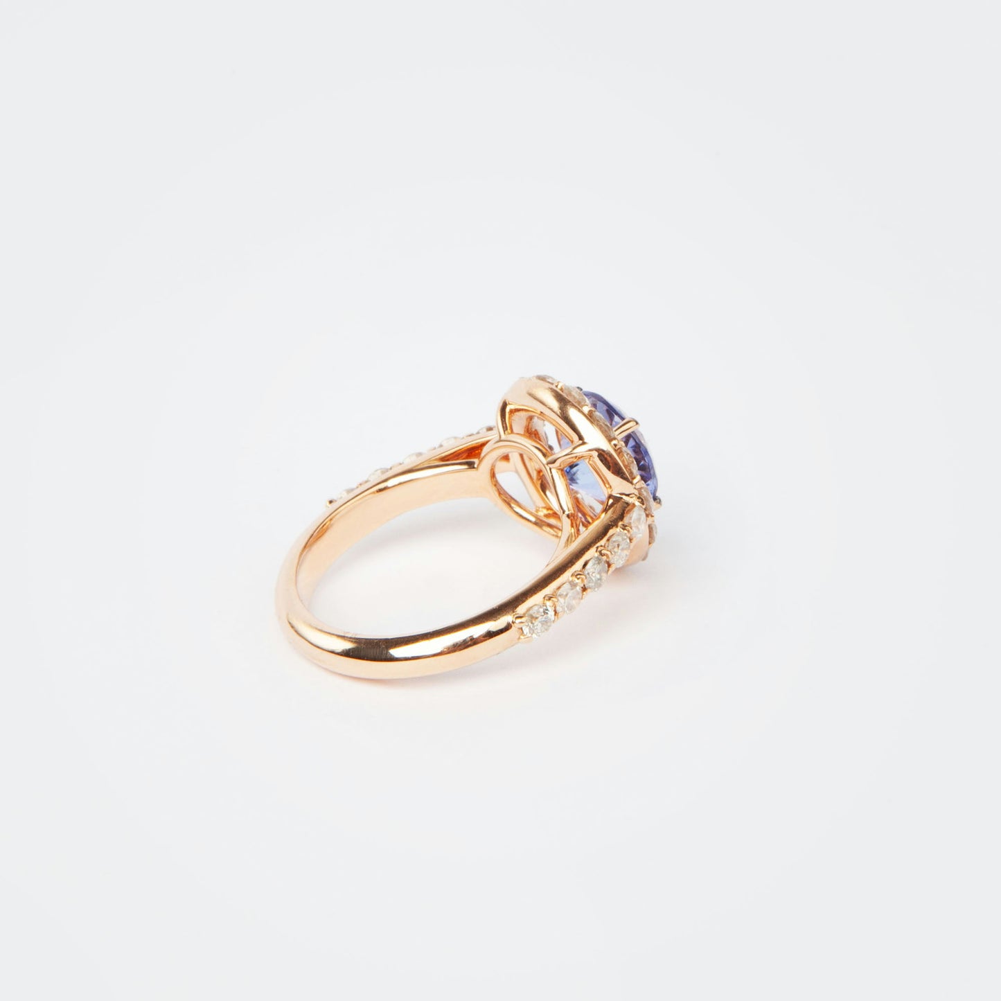 18K rose gold ring featuring 2.55 ct natural tanzanite and 24 natural diamonds totaling 1.211 ct.